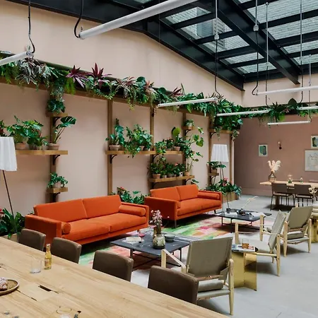 Beckett Locke Aparthotel