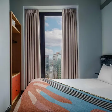 Beckett Locke Aparthotel